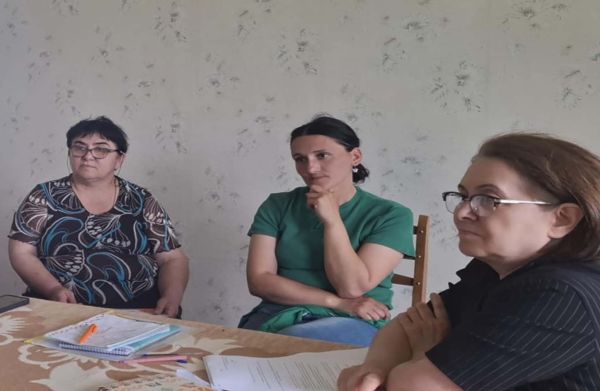 შეხვედრები ქალთა ჯგუფებთან