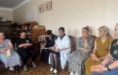 Discussion of issues of violence in Teklati