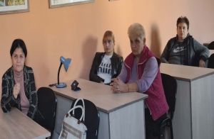 მუშაობა სხვადასხვა თემში